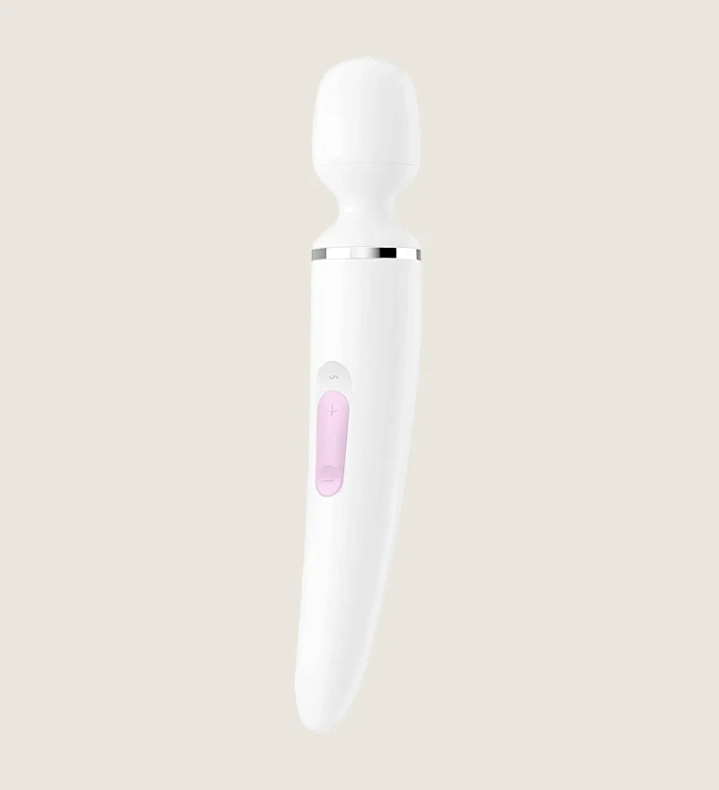 De Wand-er Woman Wand Vibrator nodigt je uit in een wereld van plezier voor het hele lichaam.